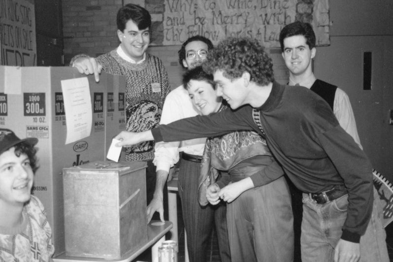 A group of engineering students vote for WEEF.